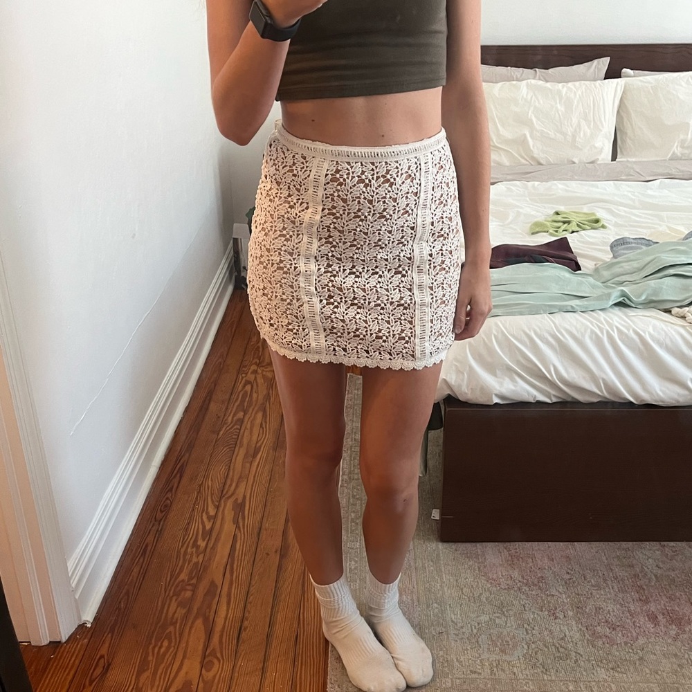 LACE SKIRT